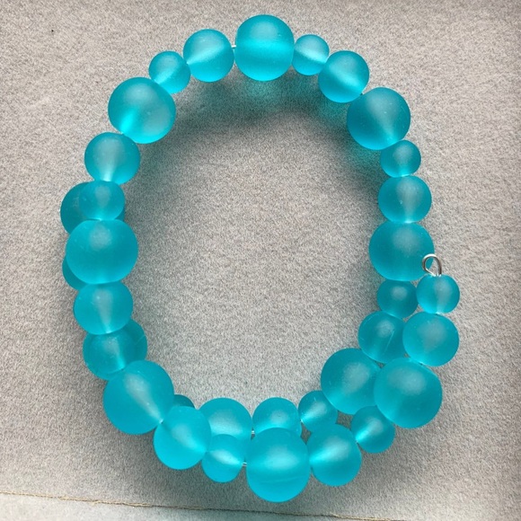 NWOT matte aqua blue beaded wire bracelet. - Picture 2 of 4